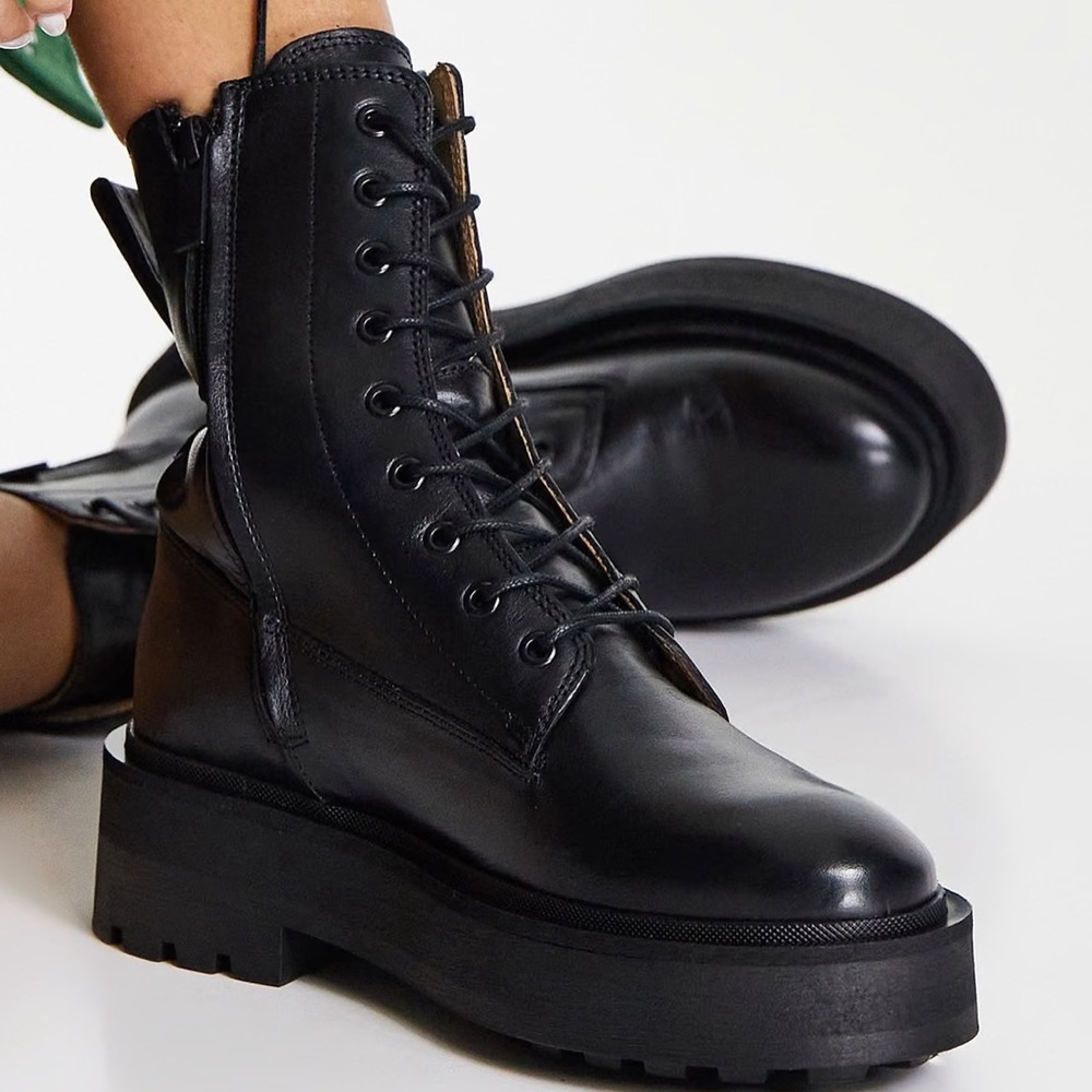 & Other Stories leather lace up chunky sole boots - black - size 7 US / 38 Euro